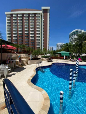 Barra da Tijuca - 9 - Flat Premium com Cozinha, Fogão Cooktop, Geladeira Grande, Smart TV Grande, Lindo e Muitíssimo Confortável, Balsa para a Praia Grátis e Estacionamento Gratuito
